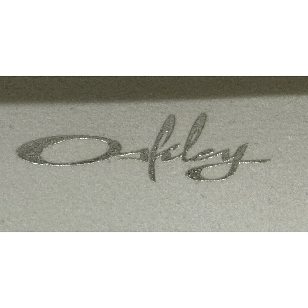 Oakley Signature O Sunglasses Glasses White Clam Shell Hard Case &Cleaning Cloth